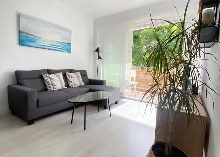 Sunny Apartment Near The Beach.